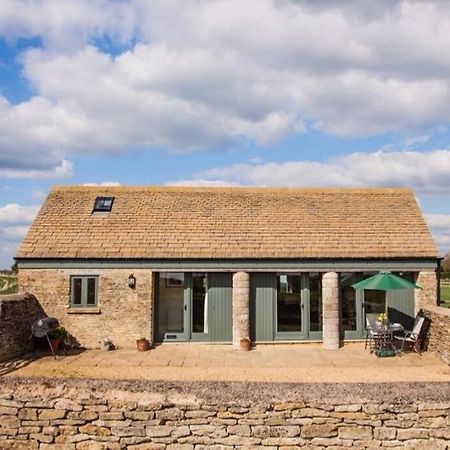 Secluded Romantic Cotswolds Barn - Sleeps 2 To 4 - Near Cirencester - Dog Friendly Villa Kemble Luaran gambar