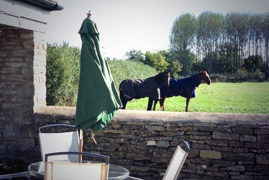 Secluded Romantic Cotswolds Barn - Sleeps 2 To 4 - Near Cirencester - Dog Friendly Villa Kemble Luaran gambar