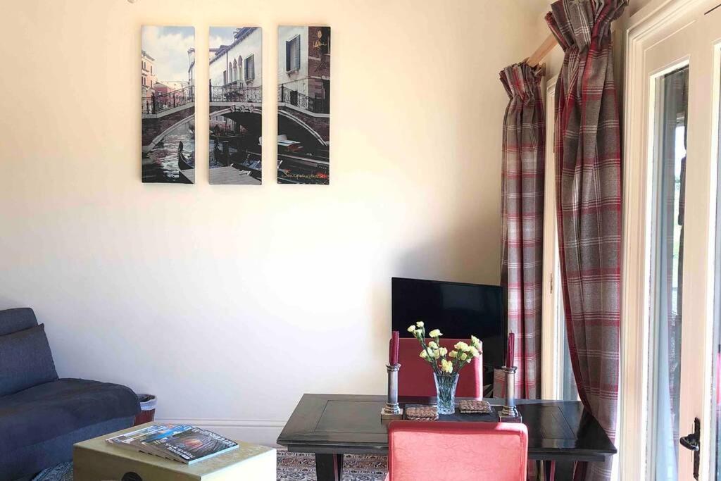 Secluded Romantic Cotswolds Barn - Sleeps 2 To 4 - Near Cirencester - Dog Friendly Villa Kemble Luaran gambar