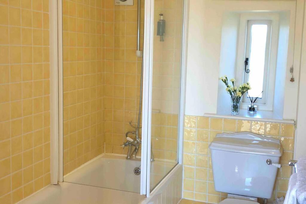 Secluded Romantic Cotswolds Barn - Sleeps 2 To 4 - Near Cirencester - Dog Friendly Villa Kemble Luaran gambar
