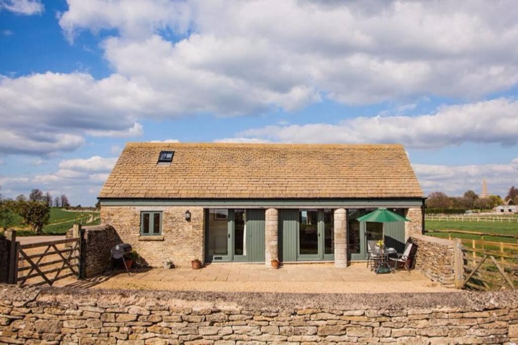 Secluded Romantic Cotswolds Barn - Sleeps 2 To 4 - Near Cirencester - Dog Friendly Villa Kemble Luaran gambar