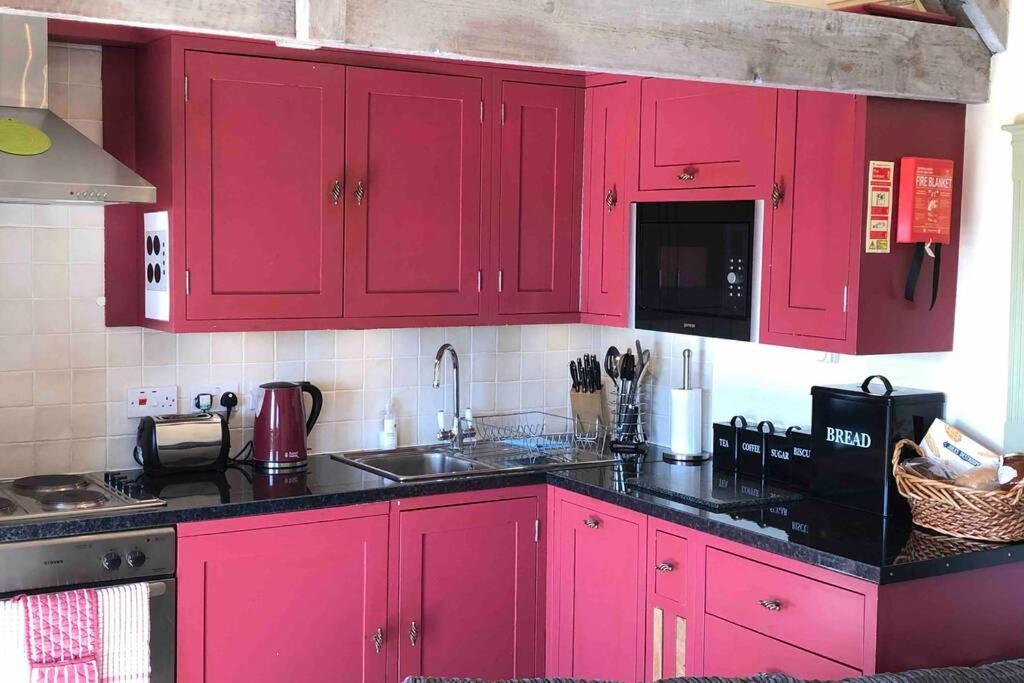 Secluded Romantic Cotswolds Barn - Sleeps 2 To 4 - Near Cirencester - Dog Friendly Villa Kemble Luaran gambar